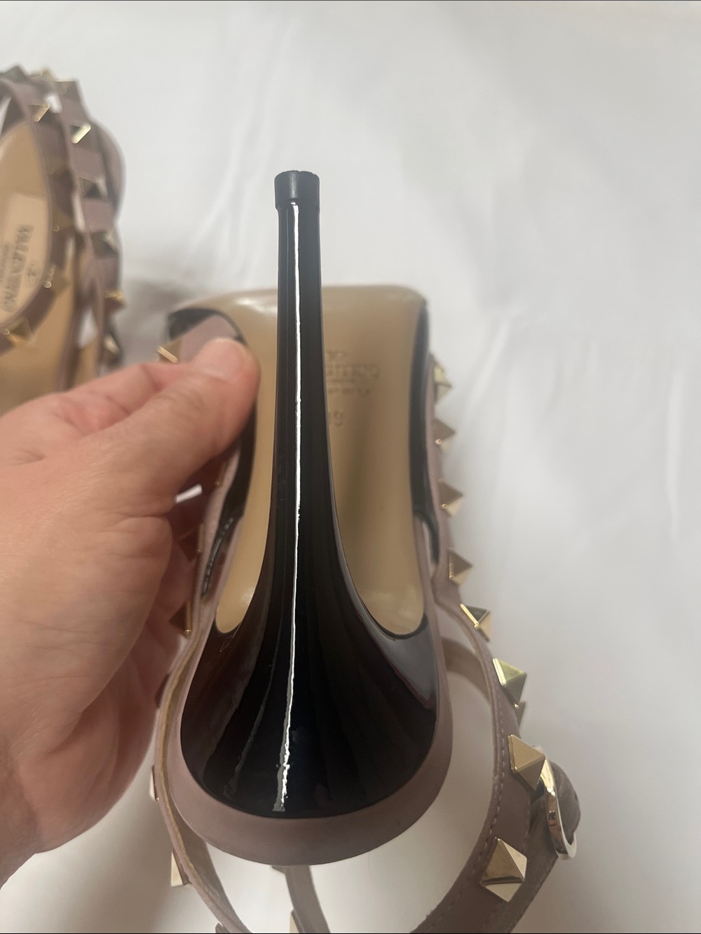 Valentino Garavani Rockstud Patent Leather T-strap Pumps Black/Blush Nude - Picture 13 of 16